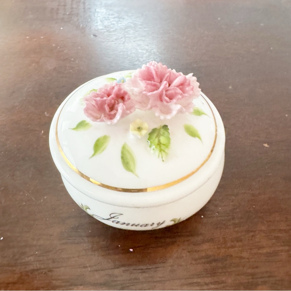 Vintage Maruri Masterpiece Bone China 1977 Enesco December Lidded Trinket Box - Picture 2 of 10